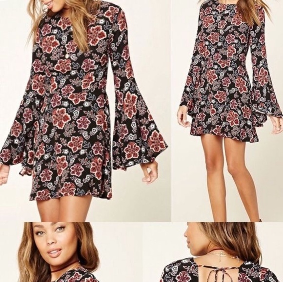 SOLD ❌Floral Print Mini Bell Sleeve Dress❌ - Picture 4 of 5